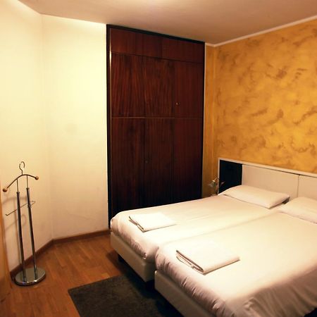 De La Tour Hotel Tirano Exterior photo