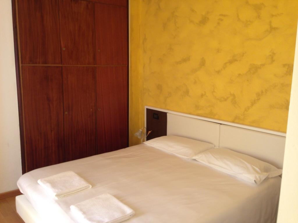 De La Tour Hotel Tirano Room photo