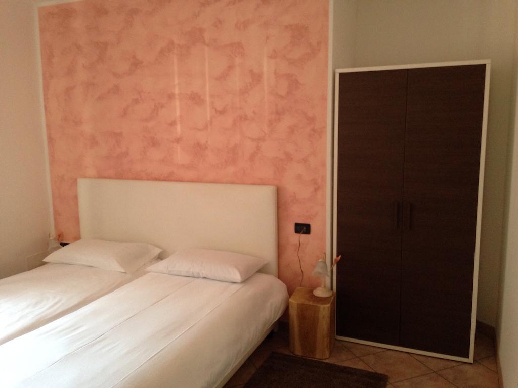 De La Tour Hotel Tirano Room photo
