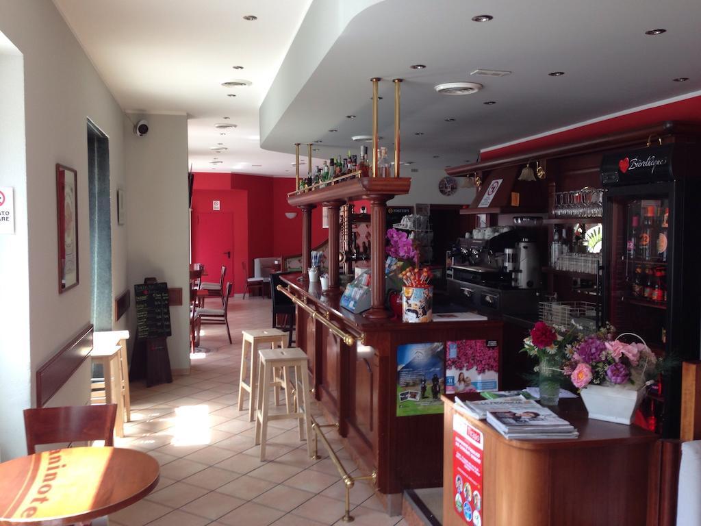 De La Tour Hotel Tirano Exterior photo