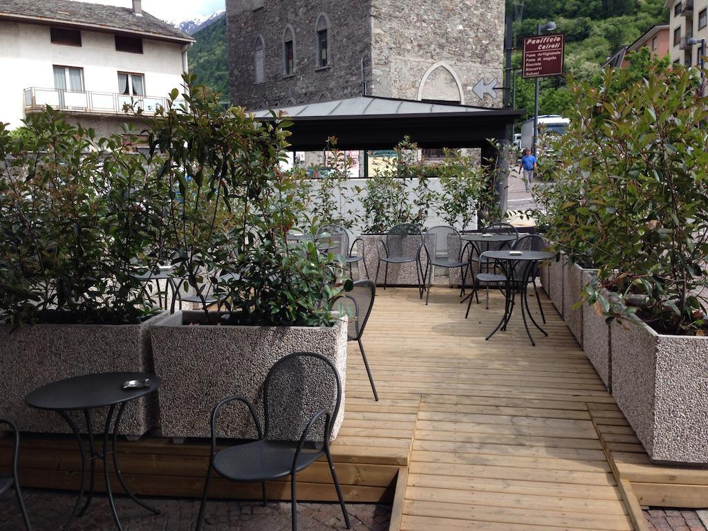 De La Tour Hotel Tirano Exterior photo