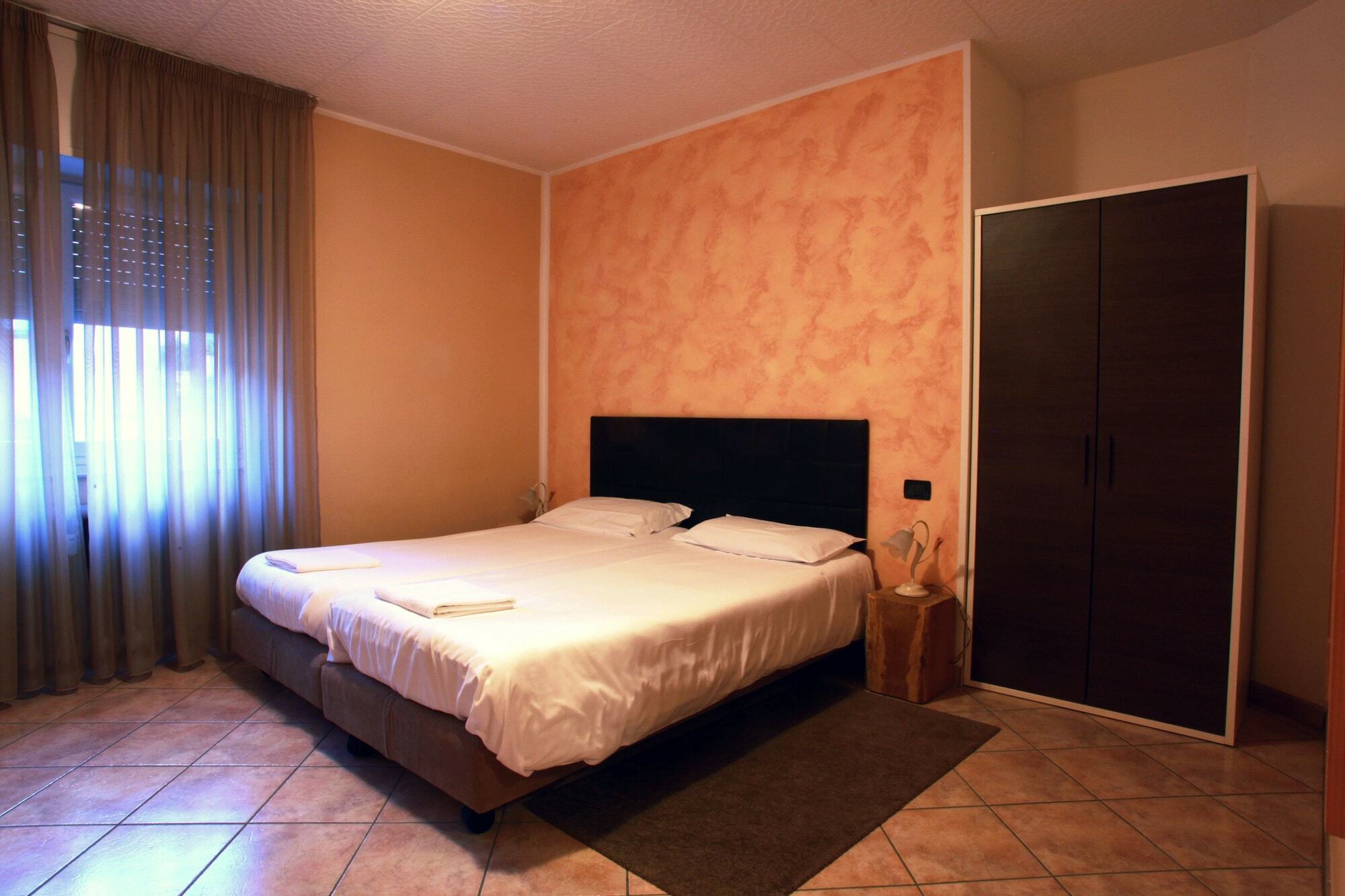 De La Tour Hotel Tirano Exterior photo